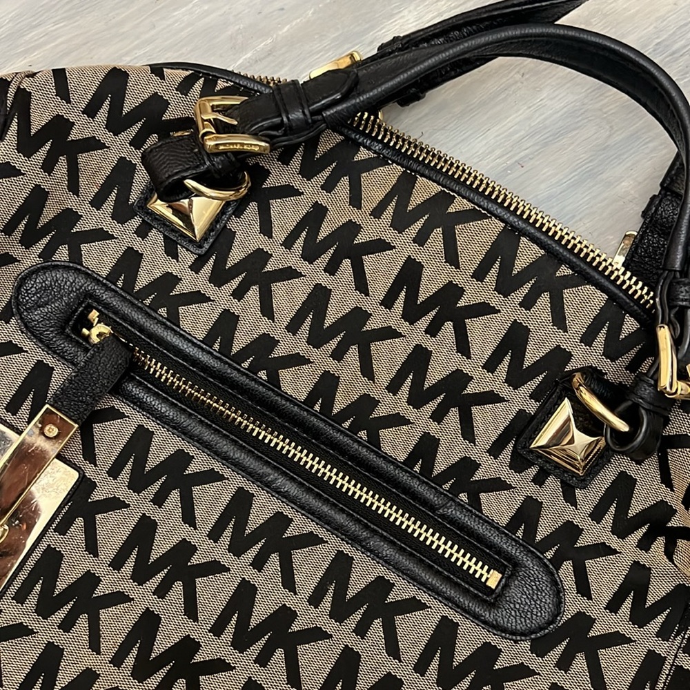 Michael Kors purse - Picture 3 of 10